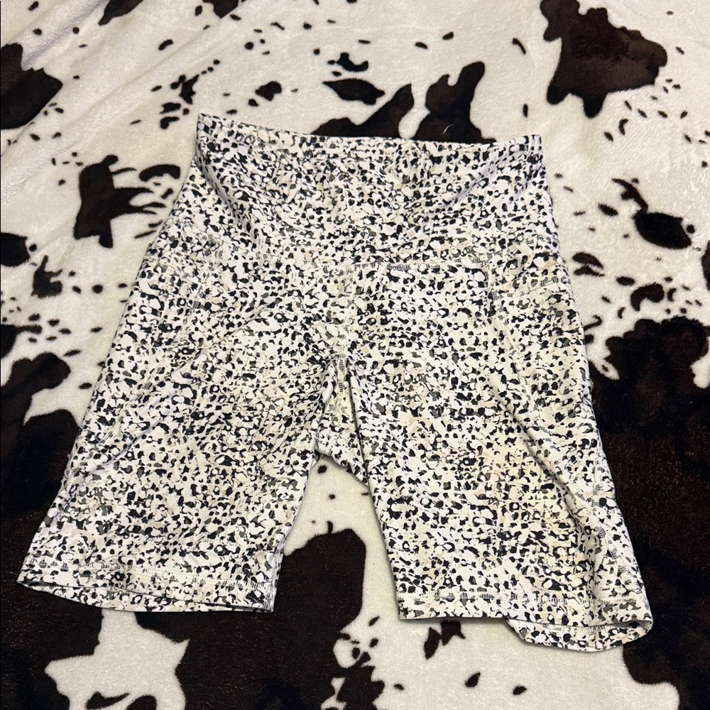 Old Navy Women's Black and White Patterned Bike Shorts